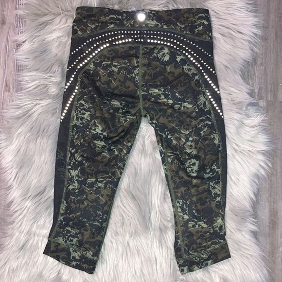 LULULEMON Green Floral & Black Mesh Cropped Leggings - Picture 5 of 8